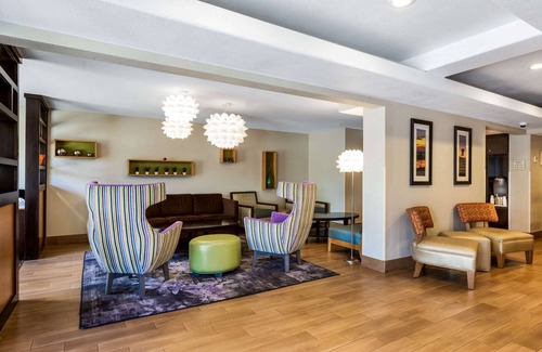 Pacific Beach Hotel | La Quinta Inn & Suites by Wyndham San Diego Mission Bay