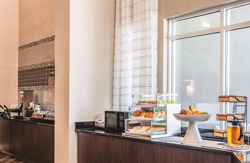 Sandy Springs Hotel | La Quinta Inn & Suites by Wyndham Atlanta Perimeter Medical