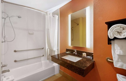 Florence Hotel | La Quinta Inn & Suites by Wyndham Florence