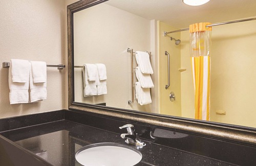 Fresno Hotel | La Quinta Inn & Suites by Wyndham Fresno Northwest