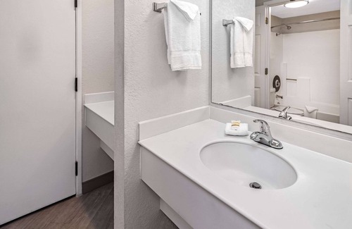 La Palma Hotel | La Quinta Inn & Suites by Wyndham Buena Park
