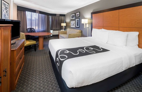La Palma Hotel | La Quinta Inn & Suites by Wyndham Buena Park