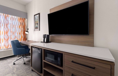 Newnan Hotel | La Quinta Inn & Suites by Wyndham Atlanta South - Newnan