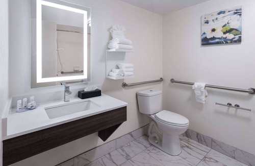 Newnan Hotel | La Quinta Inn & Suites by Wyndham Atlanta South - Newnan
