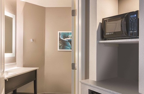 Orlando Hotel | La Quinta Inn & Suites by Wyndham Orlando UCF