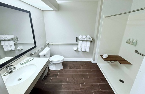 Florida Center Hotel | La Quinta Inn & Suites by Wyndham Orlando Universal area