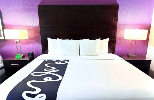 Florida Center Hotel | La Quinta Inn & Suites by Wyndham Orlando Universal area