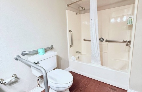 Florida Center Hotel | La Quinta Inn & Suites by Wyndham Orlando Universal area