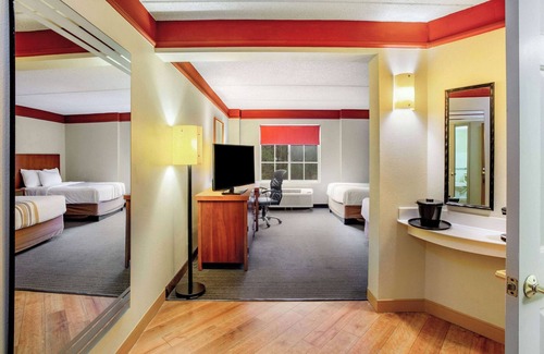 Durham Hotel | La Quinta Inn & Suites by Wyndham Raleigh/Durham Southpoint
