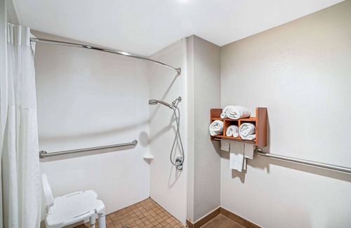 Powell Hotel | La Quinta Inn & Suites by Wyndham Knoxville North I-75