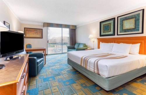 Redding Hotel | La Quinta Inn & Suites by Wyndham Redding