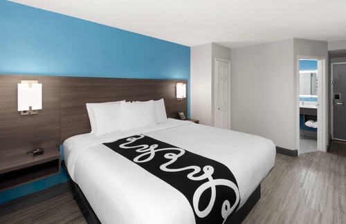 Stafford Hotel | La Quinta Inn & Suites by Wyndham Houston Stafford Sugarland
