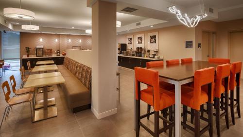 Downtown Tulsa Hotel | La Quinta Inn & Suites by Wyndham Tulsa Downtown - Route 66
