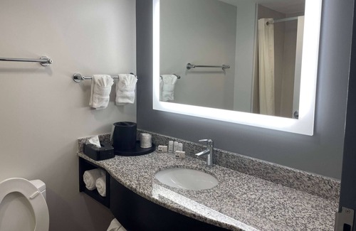 Tulsa Hotel | La Quinta Inn & Suites by Wyndham Tulsa Midtown