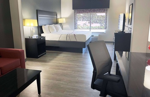 Tulsa Hotel | La Quinta Inn & Suites by Wyndham Tulsa Midtown