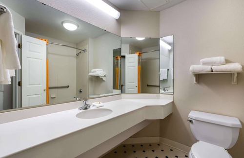 Peoria Hotel | La Quinta Inn & Suites by Wyndham Phoenix West Peoria