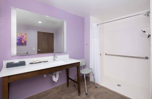 Perry Hotel | La Quinta Inn & Suites by Wyndham Perry