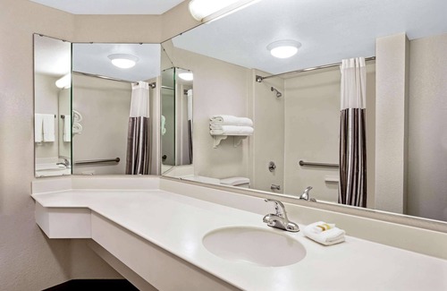 Tucson Hotel | La Quinta Inn & Suites by Wyndham Tucson Airport