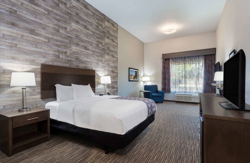 Bloomington Hotel | La Quinta Inn & Suites by Wyndham Bloomington