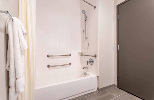 Bloomington Hotel | La Quinta Inn & Suites by Wyndham Bloomington