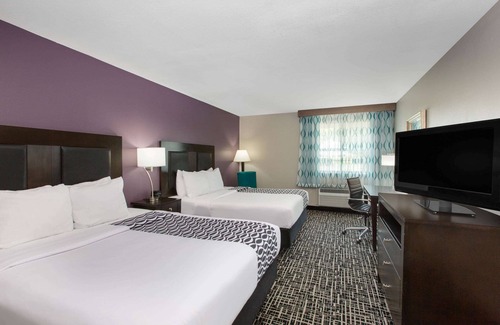 Blue Springs Hotel | La Quinta Inn & Suites by Wyndham Blue Springs