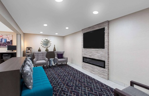 Blue Springs Hotel | La Quinta Inn & Suites by Wyndham Blue Springs