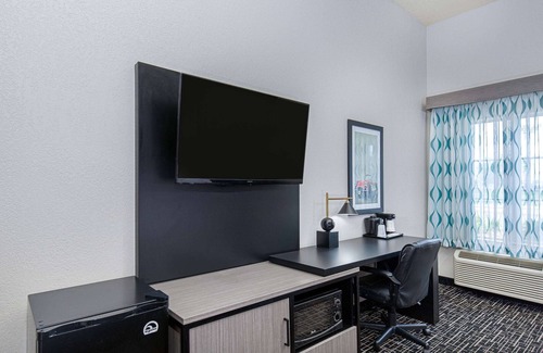 Bowling Green Hotel | La Quinta Inn & Suites by Wyndham Bowling Green