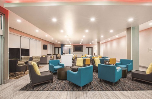 Broken Arrow Hotel | La Quinta Inn & Suites by Wyndham Tulsa Broken Arrow