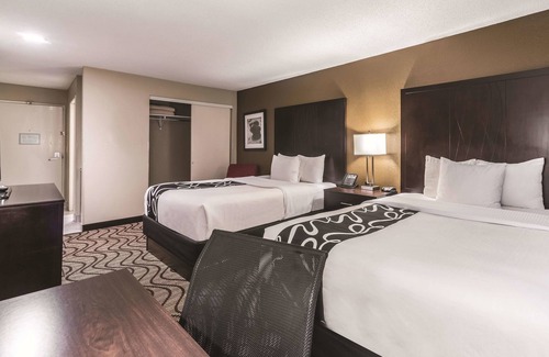 Collinsville Hotel | La Quinta Inn & Suites by Wyndham Collinsville - St. Louis