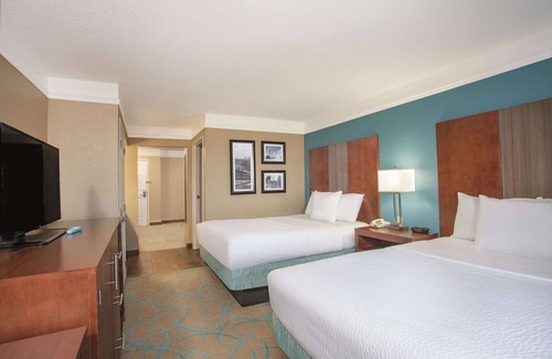 Elizabethtown Hotel | La Quinta Inn & Suites by Wyndham Elizabethtown