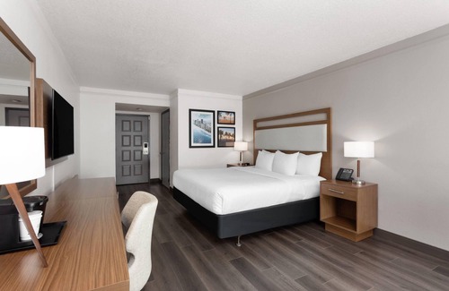 Survey Creek Hotel | La Quinta Inn & Suites by Wyndham Ft Lauderdale Cypress Cr