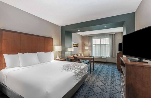 Kansas City Hotel | La Quinta Inn & Suites by Wyndham Kansas City Beacon Hill