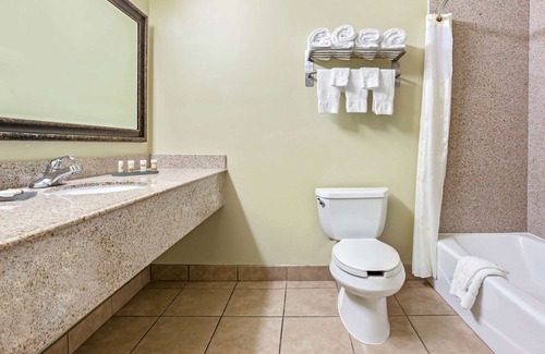 Moreno Valley Hotel | La Quinta Inn & Suites by Wyndham Moreno Valley