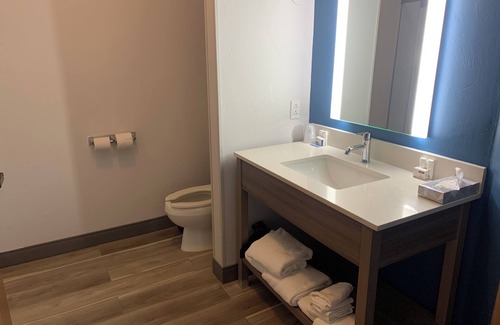 Oklahoma City Hotel | La Quinta Inn & Suites by Wyndham OKC North - Quail Springs
