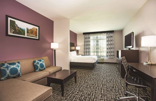 Russellville Hotel | La Quinta Inn & Suites by Wyndham Russellville