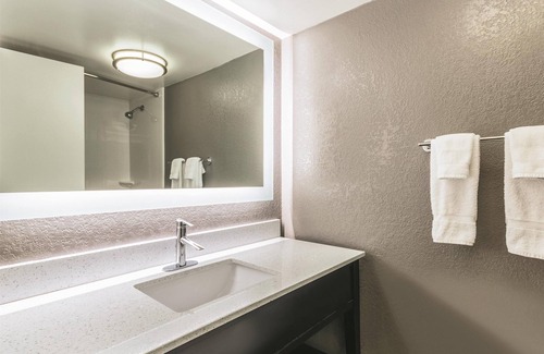 Northeast Virginia Beach Hotel | La Quinta Inn & Suites by Wyndham Virginia Beach