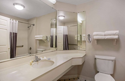 Winston - Salem Hotel | La Quinta Inn & Suites by Wyndham Winston-Salem