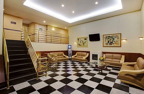 Queens Hotel | La Quinta Inn by Wyndham Queens (New York City)
