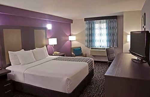West Long Branch Hotel | La Quinta Inn by Wyndham West Long Branch
