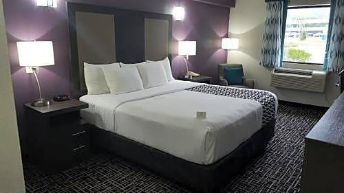 West Long Branch Hotel | La Quinta Inn by Wyndham West Long Branch