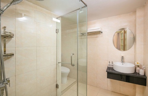 Hanoi Backpacker Quarter House | La Renta Center Hotel & Spa