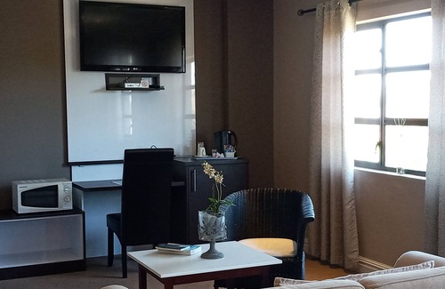 Milnerton House | La Roche Guest House