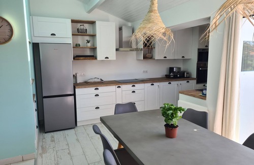 Fouras Villa | La Ruche, charming villa, enclosed garden, 5 min walk to beaches and pedestrian street
