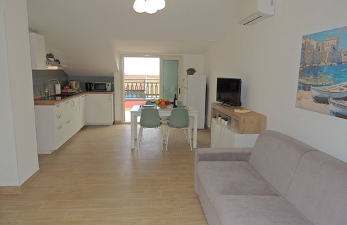 Stazzo Apartment | La Scogliera Apartment -50 m from the sea with breathtaking views of the sea and Mount Etna