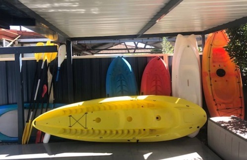 South Yunderup House | La Siesta On The Canal - Pizza Oven, Paella, Park your boat on private jetty!