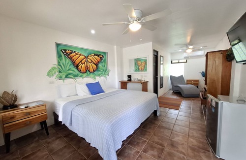 Jaco Hotel | La Sirena Playa Jaco Hotel