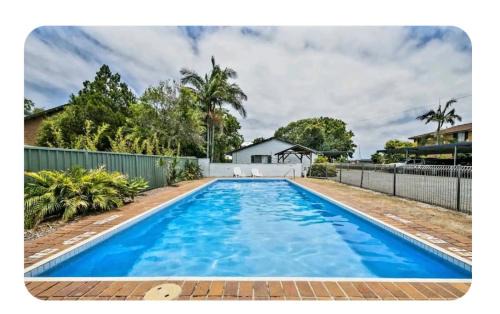 Iluka Apartment | La Sirena Pool and barbie, private boat ramp, WiFi, two bedrooms, 3 beds