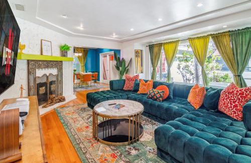 Beachwood Canyon House | LA Style Retreat near Hollywood Sign & Star Alley