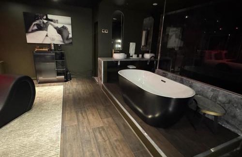 Caissargues Hotel | La Suite 69