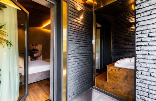 Tirana Hotel | La Suite Boutique Hotel